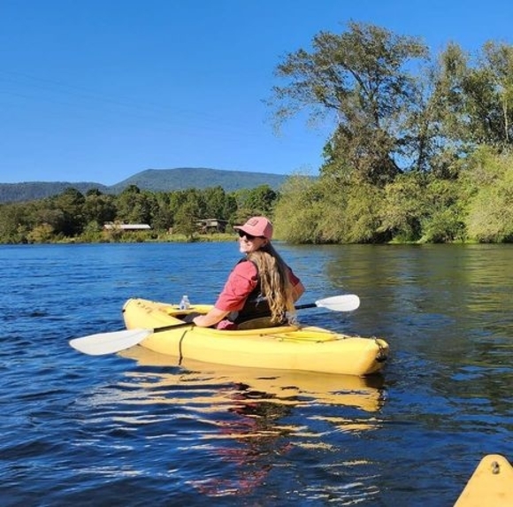 Meet your Posher, Ashlynn - Picture 2 of 2